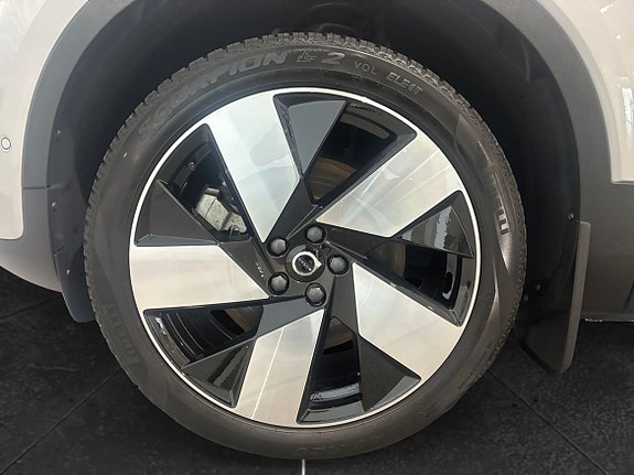 Volvo C40 10 of 16