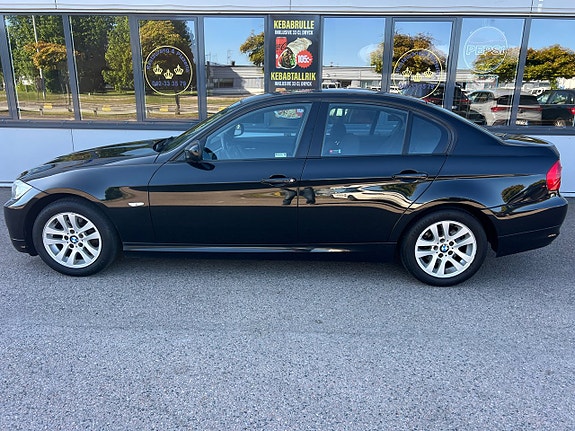 BMW 318i 7 of 22