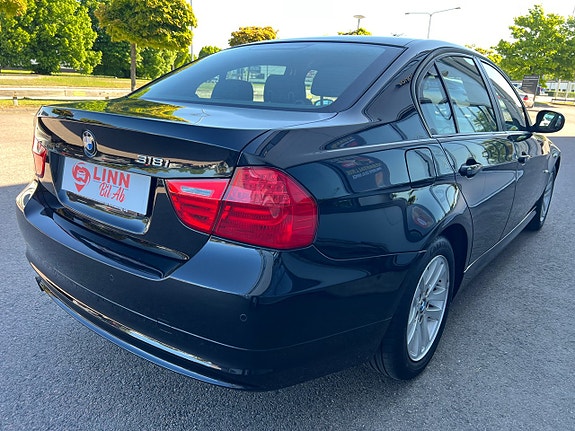 BMW 318i 4 of 5