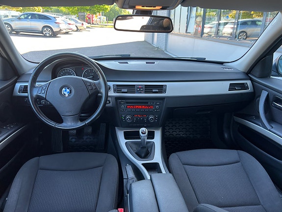 BMW 318i 10 of 22