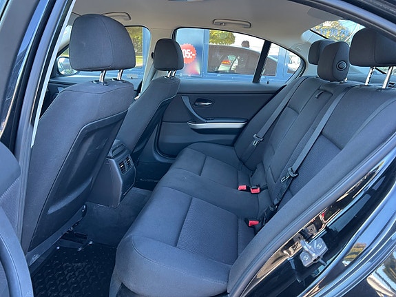 BMW 318i 12 of 22