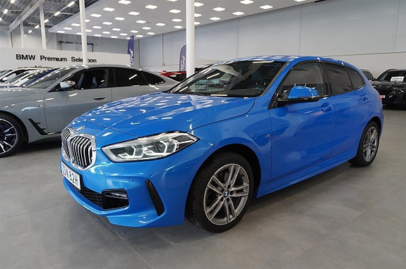 BMW 118i 3 of 5