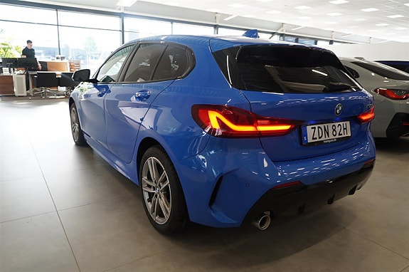 BMW 118i 4 of 5