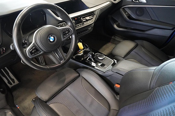 BMW 118i 8 of 17