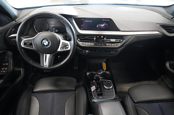 BMW 118i 2 of 5