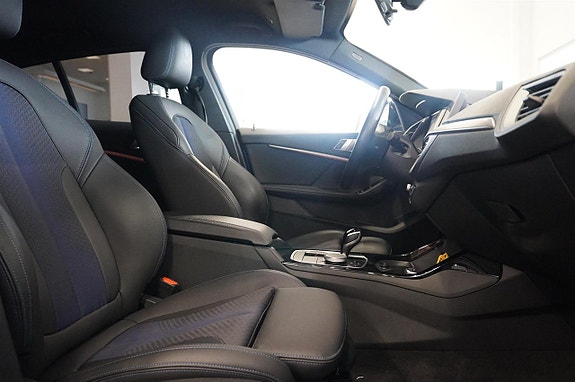 BMW 118i 12 of 17