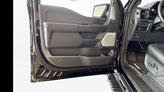 Ford F-150 11 of 12