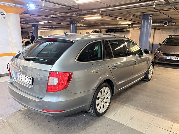 Skoda Superb 3 of 5
