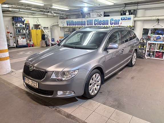 Skoda Superb 2 of 5
