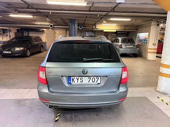 Skoda Superb 4 of 5