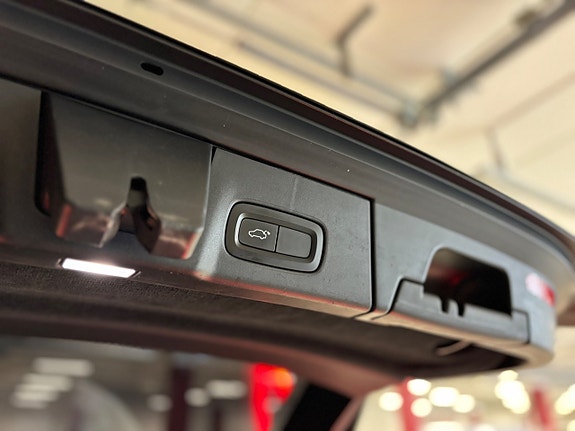 Volvo V90 Cross Country 18 of 18