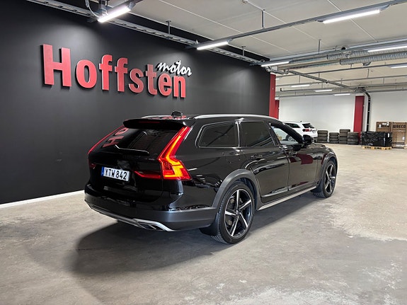 Volvo V90 Cross Country 3 of 5
