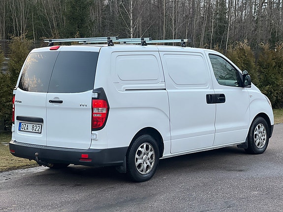 Hyundai H-1 3 of 5