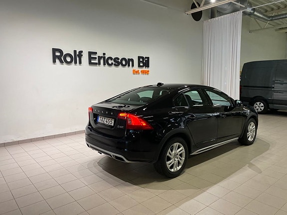 Volvo S60 Cross Country 3 of 5