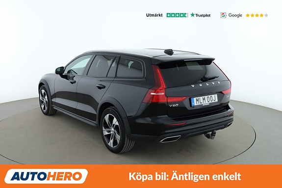 Volvo V60 Cross Country 3 of 5