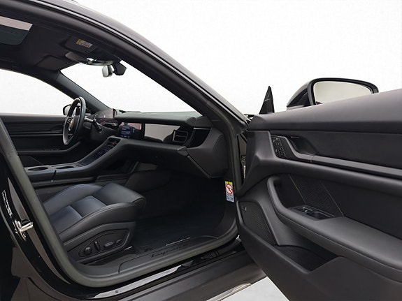 Porsche Taycan 25 of 30