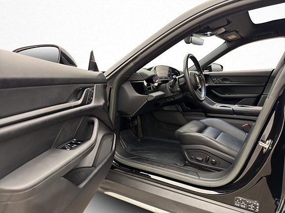Porsche Taycan 10 of 30