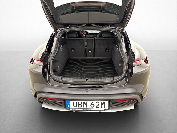 Porsche Taycan 9 of 30