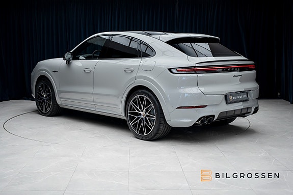 Porsche Cayenne Coupe 3 of 5