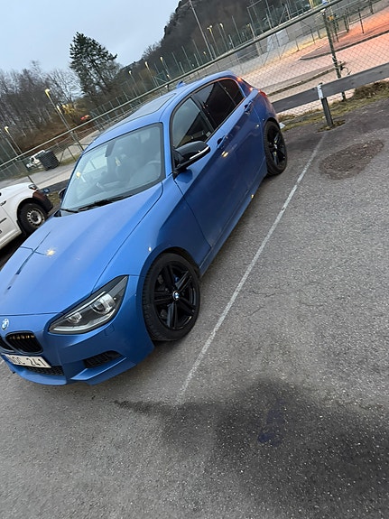 BMW 120d 2 of 5