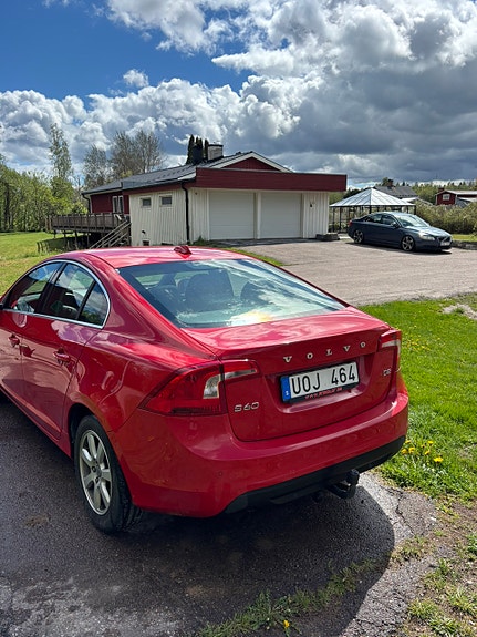 Volvo S60 2 of 5