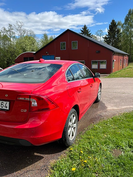 Volvo S60 4 of 5