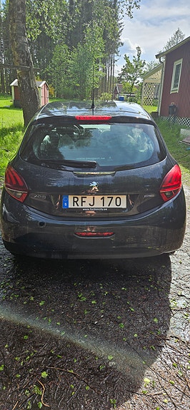 Peugeot 208 4 of 13