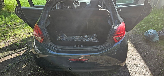 Peugeot 208 9 of 13
