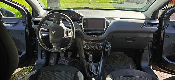 Peugeot 208 5 of 13