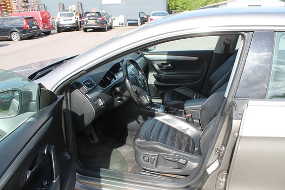 Volkswagen Passat CC 8 of 10