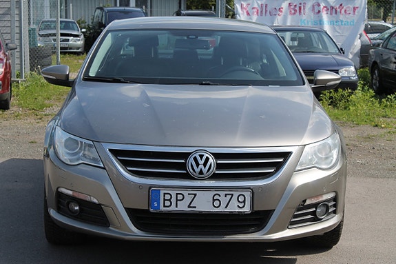 Volkswagen Passat CC 3 of 5