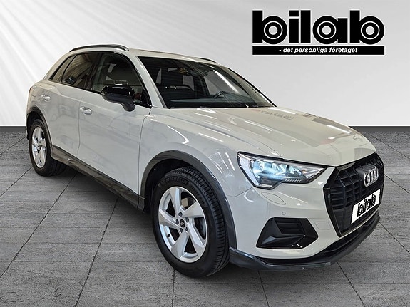 Audi Q3 2 of 5
