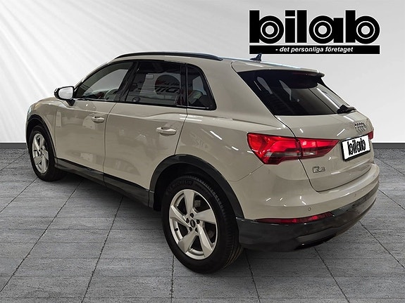 Audi Q3 3 of 5