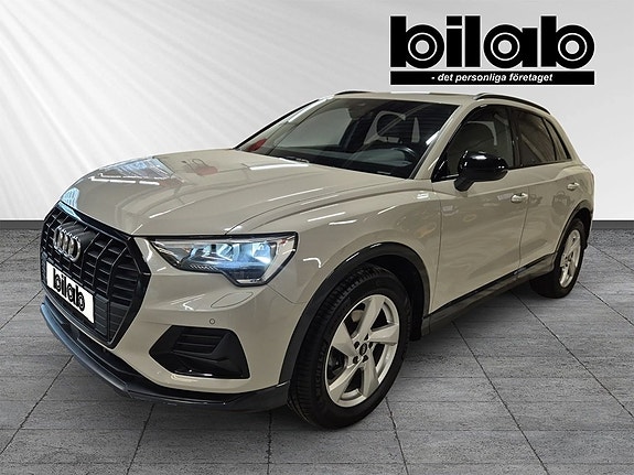 Audi Q3 2 of 9