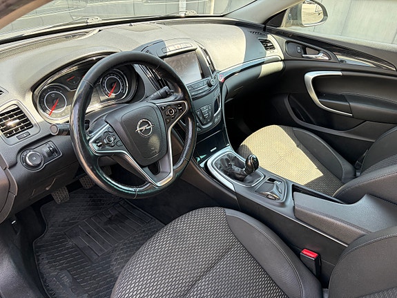 Opel Insignia 2 of 3