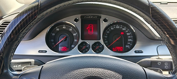 Volkswagen Passat 2 of 5