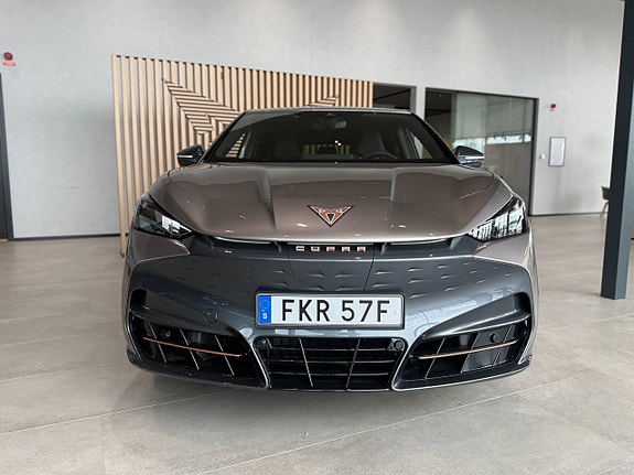 Cupra Tavascan 2 of 5