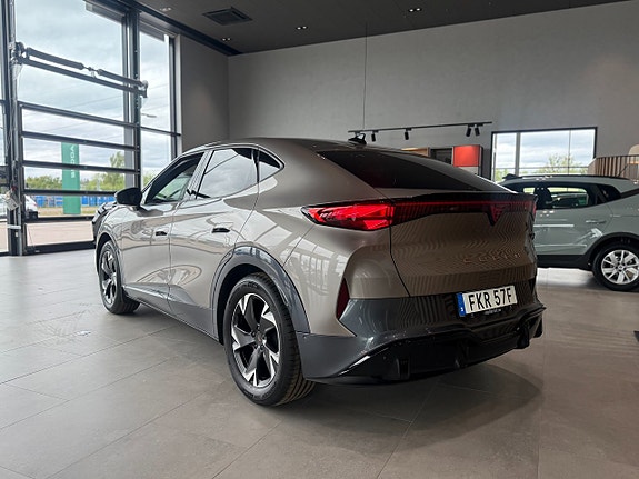 Cupra Tavascan 3 of 5