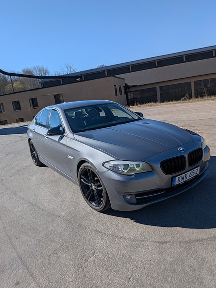 BMW 528i 2 of 3