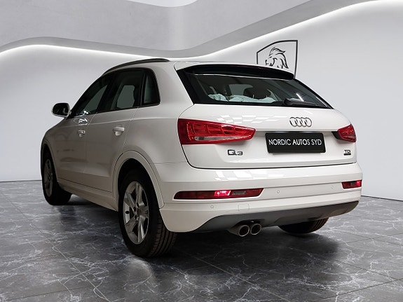 Audi Q3 3 of 5