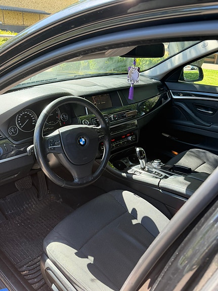 BMW 520d 4 of 5