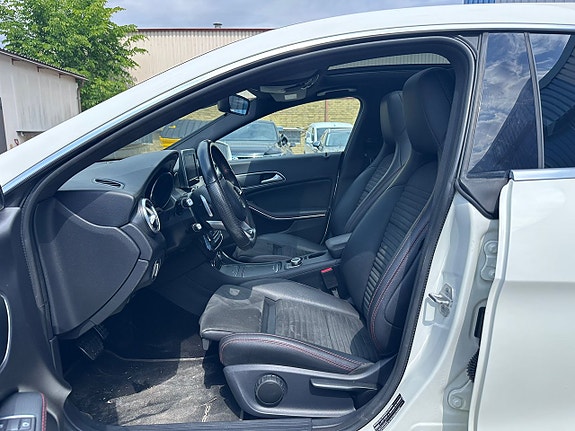 Mercedes-Benz CLA200 15 of 18