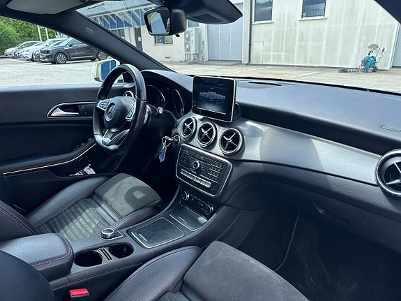 Mercedes-Benz CLA200 10 of 18