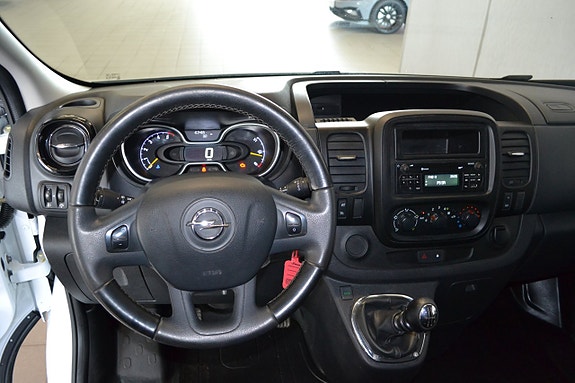 Opel Vivaro 5 of 8