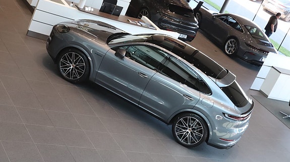 Porsche Cayenne 6 of 10