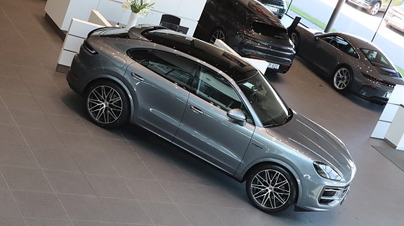 Porsche Cayenne 5 of 5