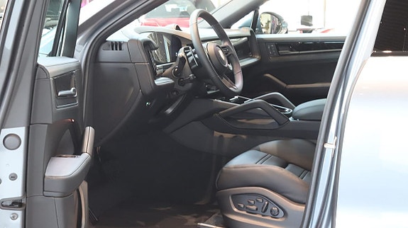 Porsche Cayenne 8 of 10