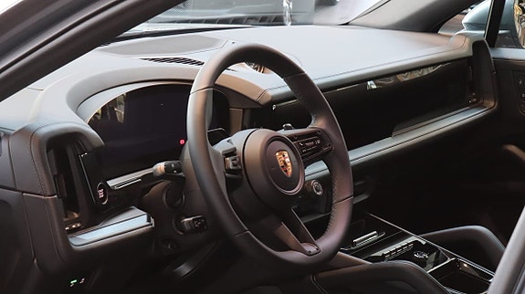 Porsche Cayenne 7 of 10