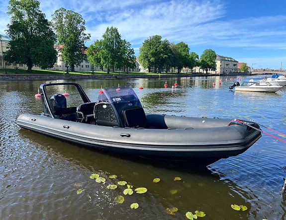 Brig Eagle 780 -2014 | Evinrude 300hk | 223 tim | 47 knop!