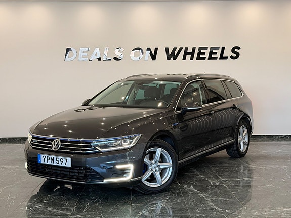 Volkswagen Passat 2 of 5